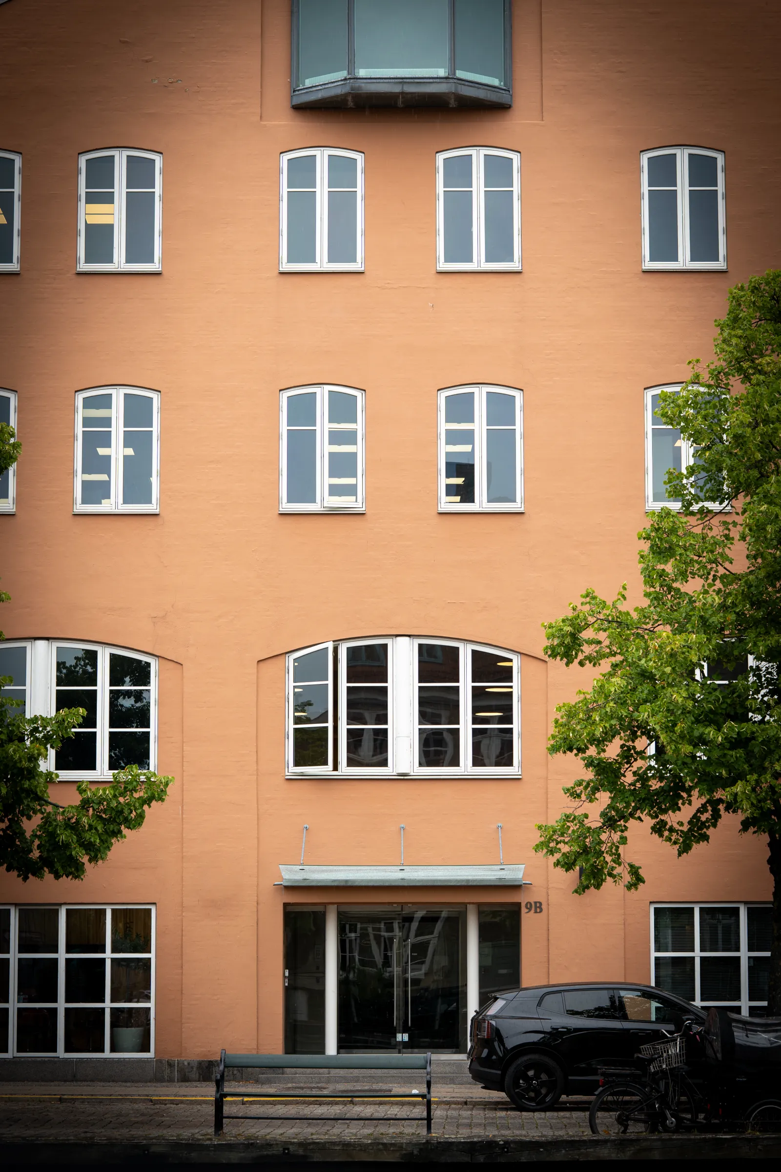 The building's ochre facade and its arched windows on Overgaden Neden Vandet.